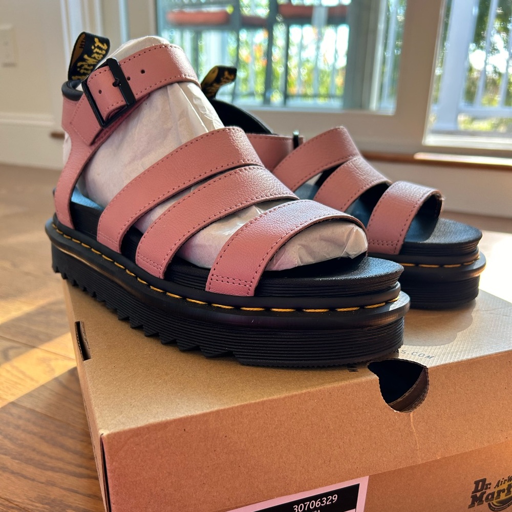 Authentic Dr. Martens Blaire color peach beige US size 8